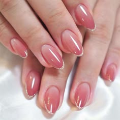 Kembali Popular: Gaya Kuku French Tips Warna Pastel